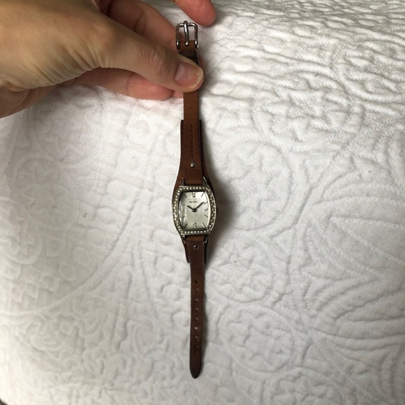 Women’s Brown Leather Fossil Watch - Picture 5 of 6